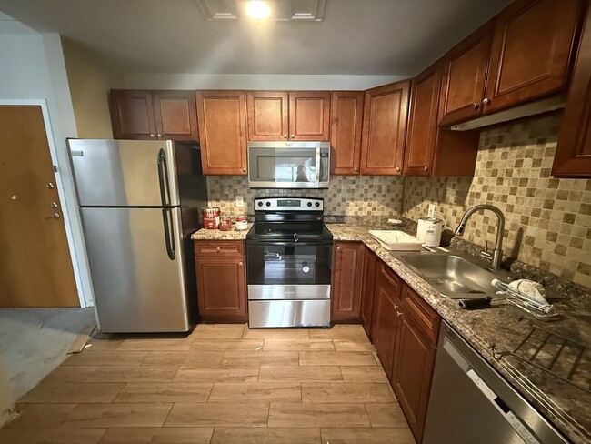 Building Photo - 14 Heron St Unit 208