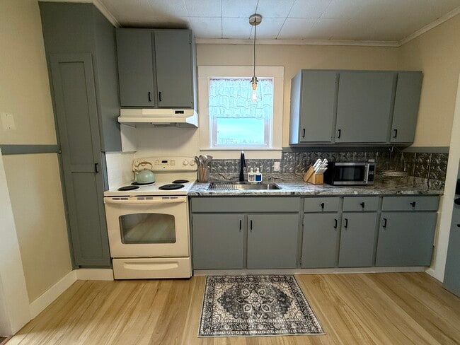 Kitchen - 15 Summit St Unit #1