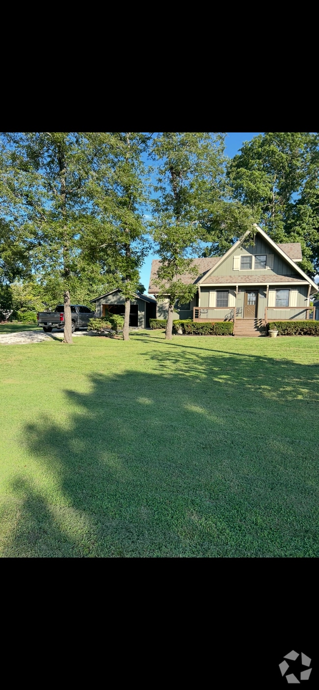 Building Photo - 230 S Lakeshore Dr Rental