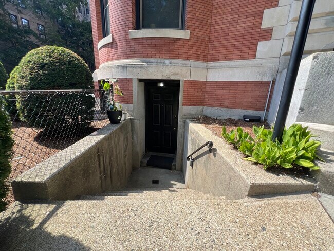 Photo - 1064 Beacon St Unidad B