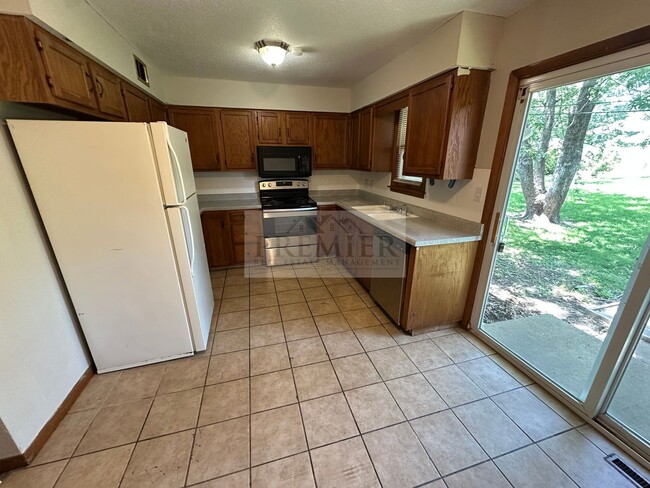 Photo - 8406 E 92 Pl
