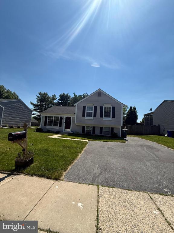 Building Photo - 805 London Ct