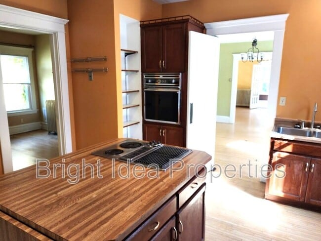 Photo - 2104 Emerson Ave S