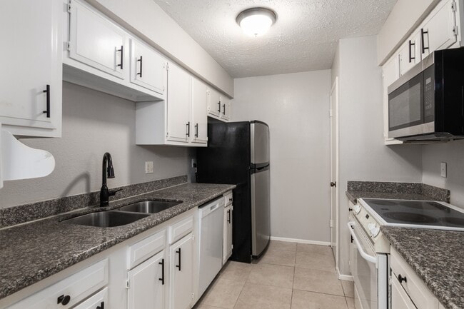 Building Photo - 10555 Turtlewood Ct Unit 412 Rental