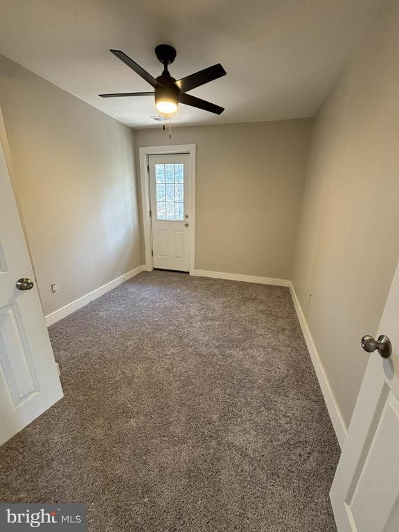 Building Photo - 18 W 5th St Unit D