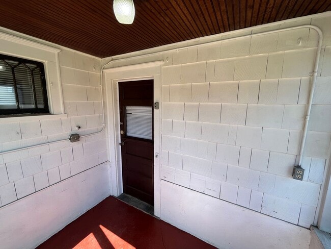 Photo - Fantastic 2 Bed 1 Bath Single Family Home in St. Paul! View and Get Approved TODAY!