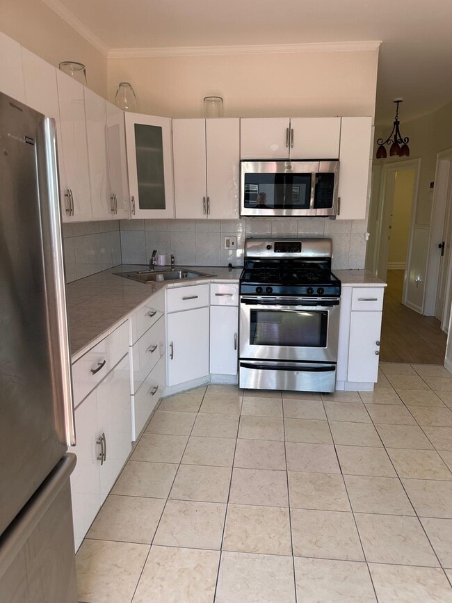 Building Photo - 268 Columbia Ave Unit 2