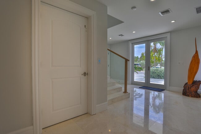 128 Leoni Dr