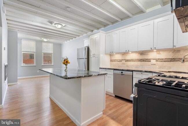 Photo - 714 S Randolph St