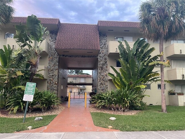 Building Photo - 7505 SW 82nd St Unit 117