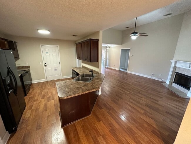 Photo - 1613 Hucknall Pl