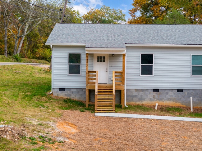 Photo - 6900 Seaver Dr NW
