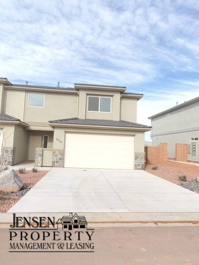 Photo - Red Mountain Vista Town Home, End Unit Unidad 641