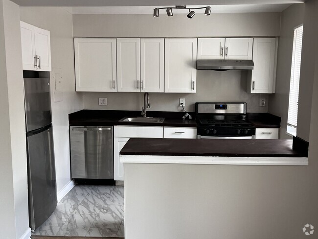 Building Photo - Affordable 2-Bedroom Apartment in Southwes... Unit 302