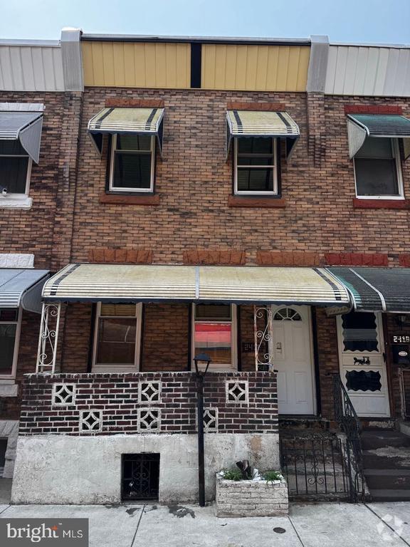 Building Photo - 2416 N Hollywood St Rental