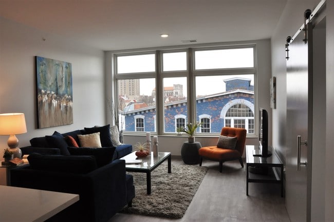 Full View Windows - Duveneck Square Rental