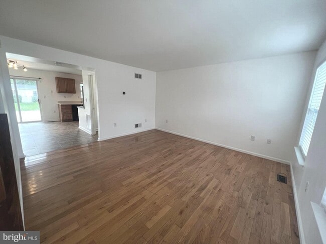 Photo - Enjoy easy living in this well kept 3 bedroom, 1.5 bath home.