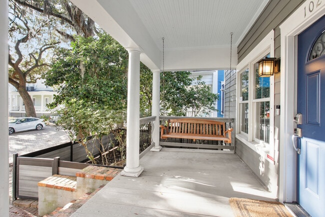 Photo - 102 W 36th St