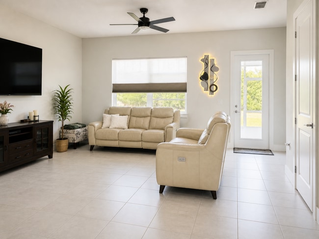 Sala de estar - 1404 Brookdale Ct