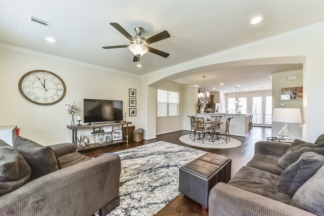 1517 Miles Oaks Pl