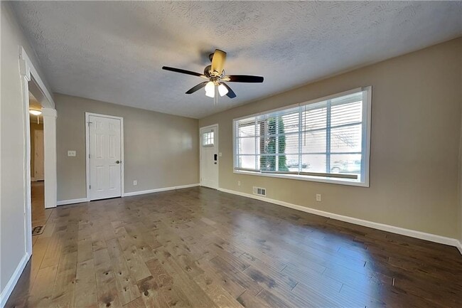 Photo - 4656 Lincoln Way SW