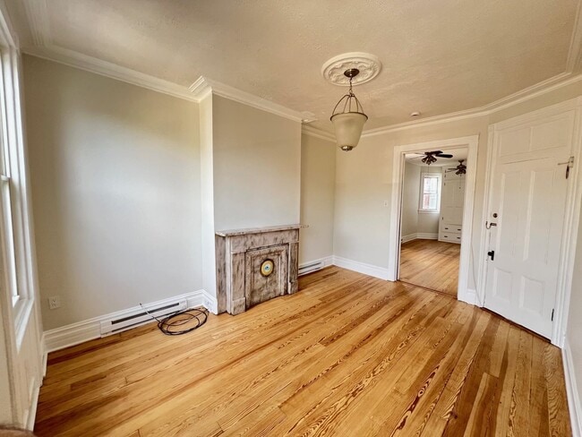 Photo - 492 Monmouth St