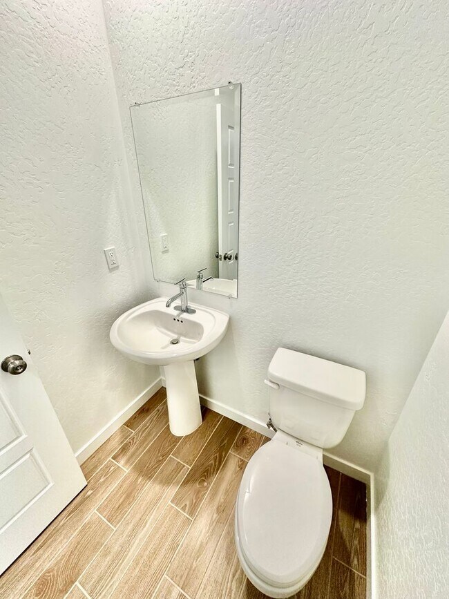 Photo - 878 Fruitwood Ave