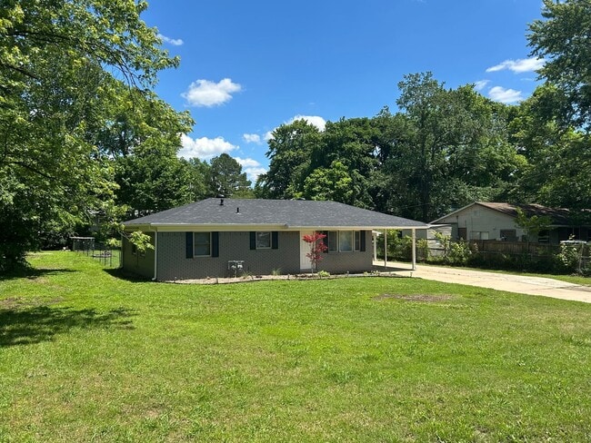 Available Now! 3-Bedroom, 2-Bathroom Fayet... - Available Now! 3-Bedroom, 2-Bathroom Fayet... House