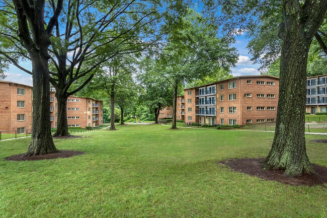 Beautiful landscaping at Flower Branch Apartments in Silver Spring, MD