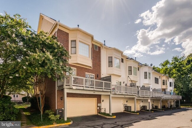 8892 Ashgrove House Ln
