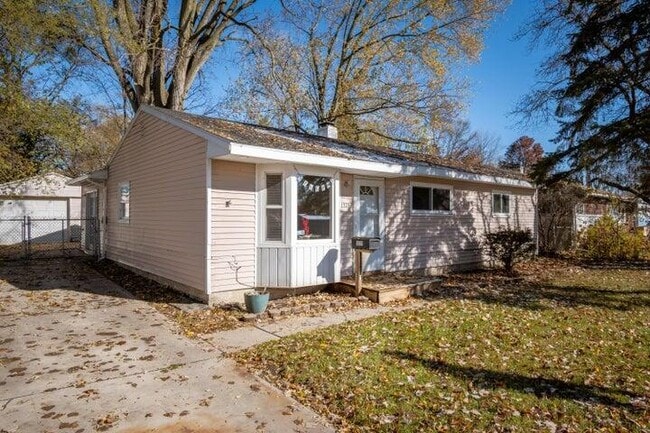 Photo - 1529 Wismer St