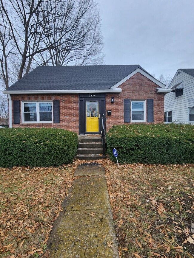 Building Photo - Beautiful and Spacious 3BR 2BA Home w/ Remodeled Kitchen • Patio & Fenced Yard in St. Matthews