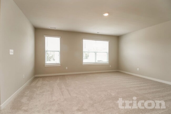 Photo - 1728 Lannister Ave