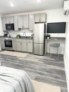 Building Photo - 585 Essex St Unit 323