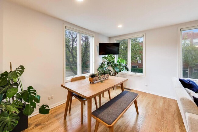 Photo - 2810 N Wolcott Ave
