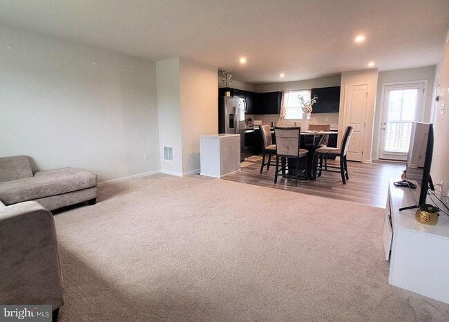 Photo - 28 Sedimentary Rock Rd