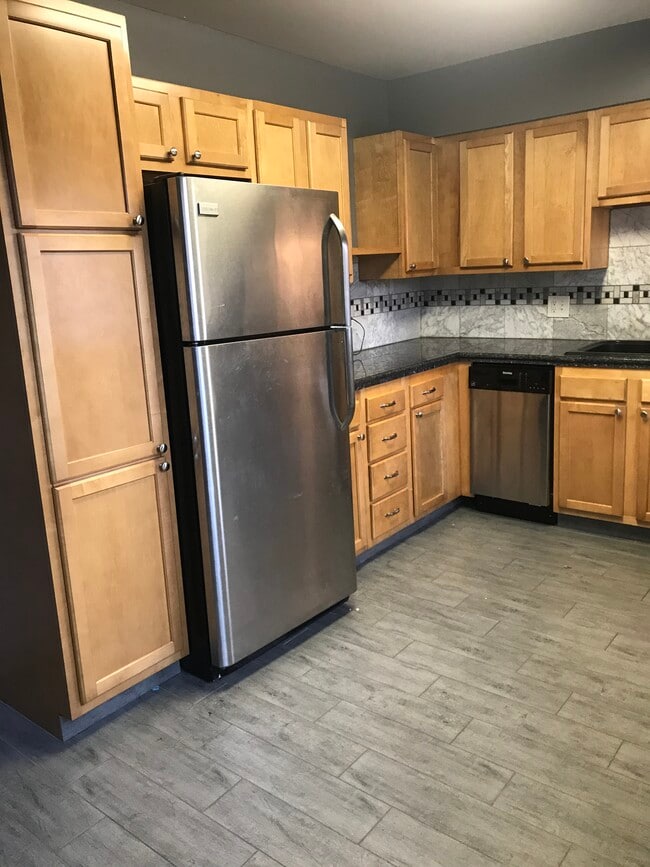 Updated kitchen with granite counters - 1334 Marshall St Unit 1334 Marshall St