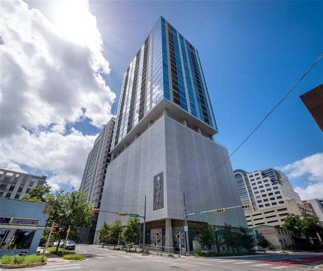 Photo - 313 W 17th St Unit 1803