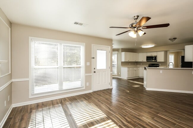 Photo - 655 Suwanee Lakes Cir NW