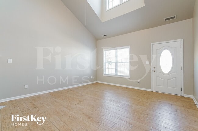 Photo - 925 Troubadour Ln