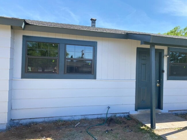 Building Photo - 3506 E Baylor St