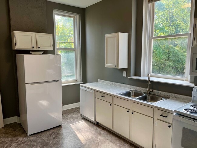 Photo - 823-825 Oak St Unit #3