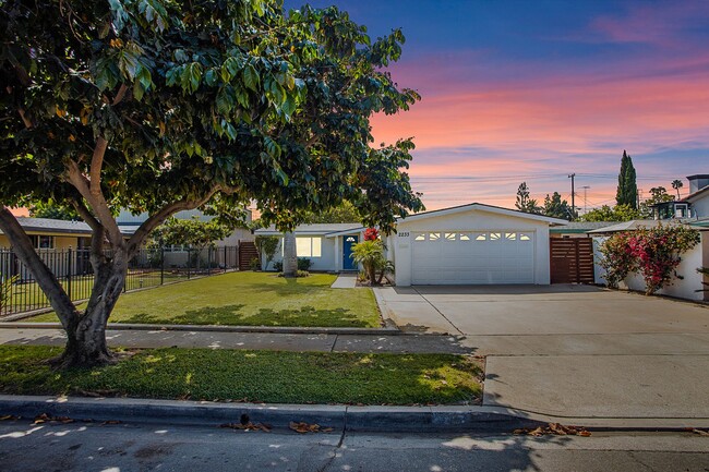 Entertainer's Dream in Costa Mesa-3/3 SFR - Entertainer's Dream in Costa Mesa-3/3 SFR House