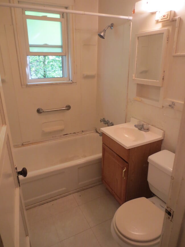 Photo - 339 Hemlock Dr