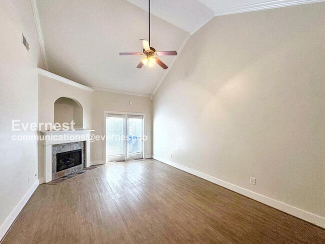 Photo - 107 Singapore Cir