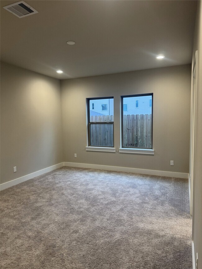 Photo - 540 Janisch Rd