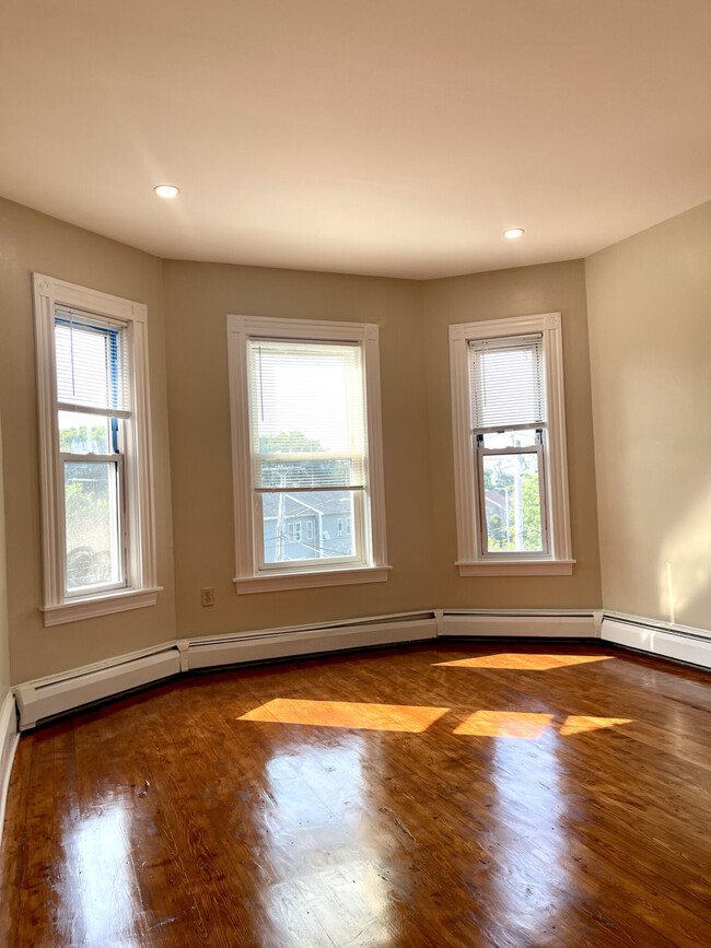 Building Photo - 17 Erie St Unit 3 Rental