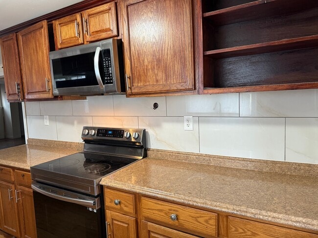 Photo - 7038 Hillside Rd