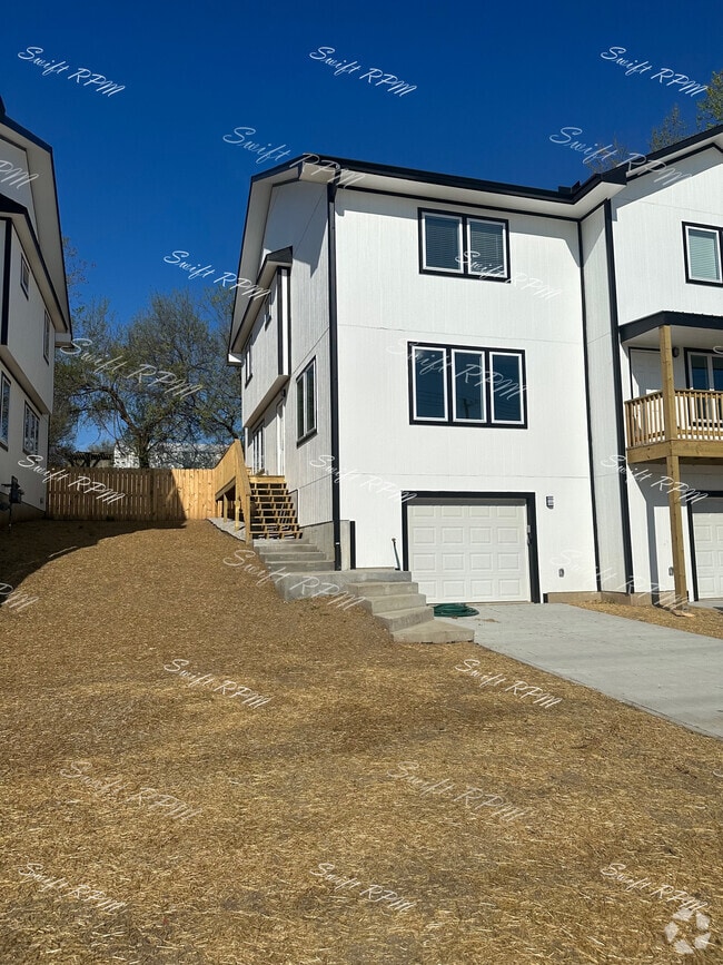Building Photo - 705 N 2nd St Rental