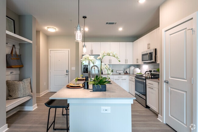 2BR, 2BA - 1023 SF